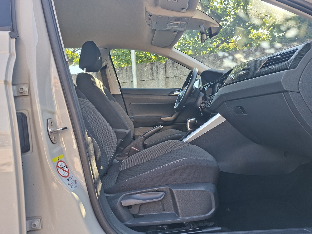 VOLKSWAGEN Polo