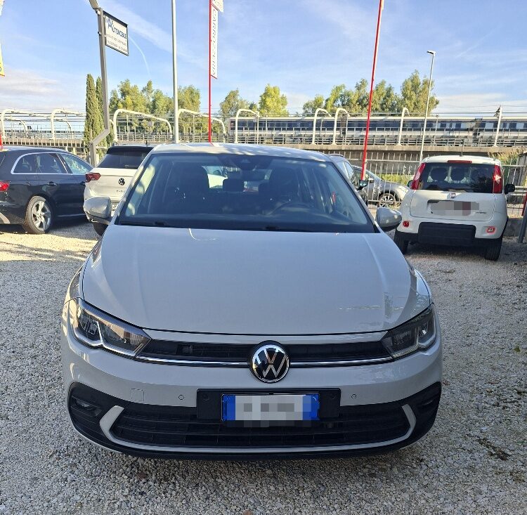 VOLKSWAGEN Polo