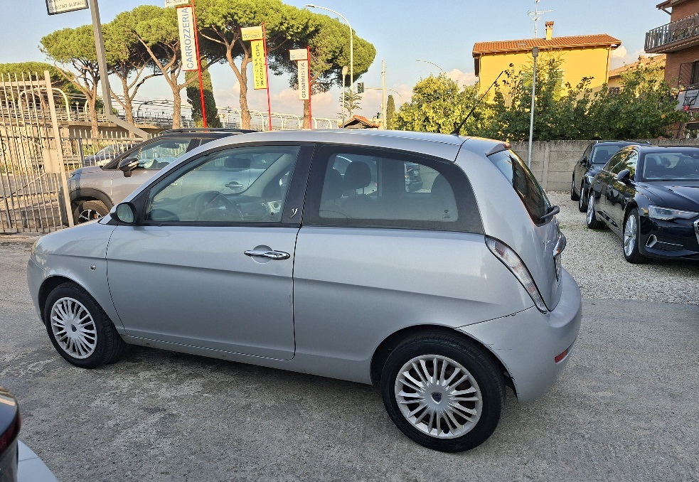 LANCIA Ypsilon